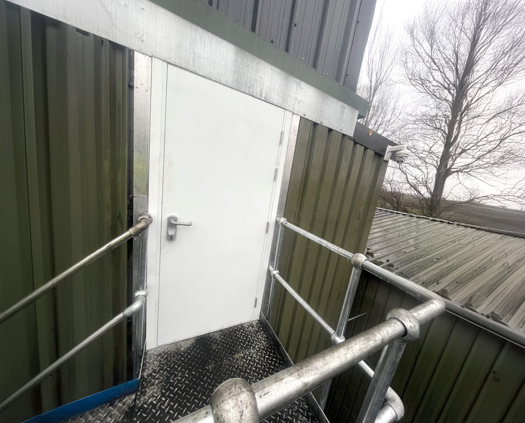 Single fire doors - outside